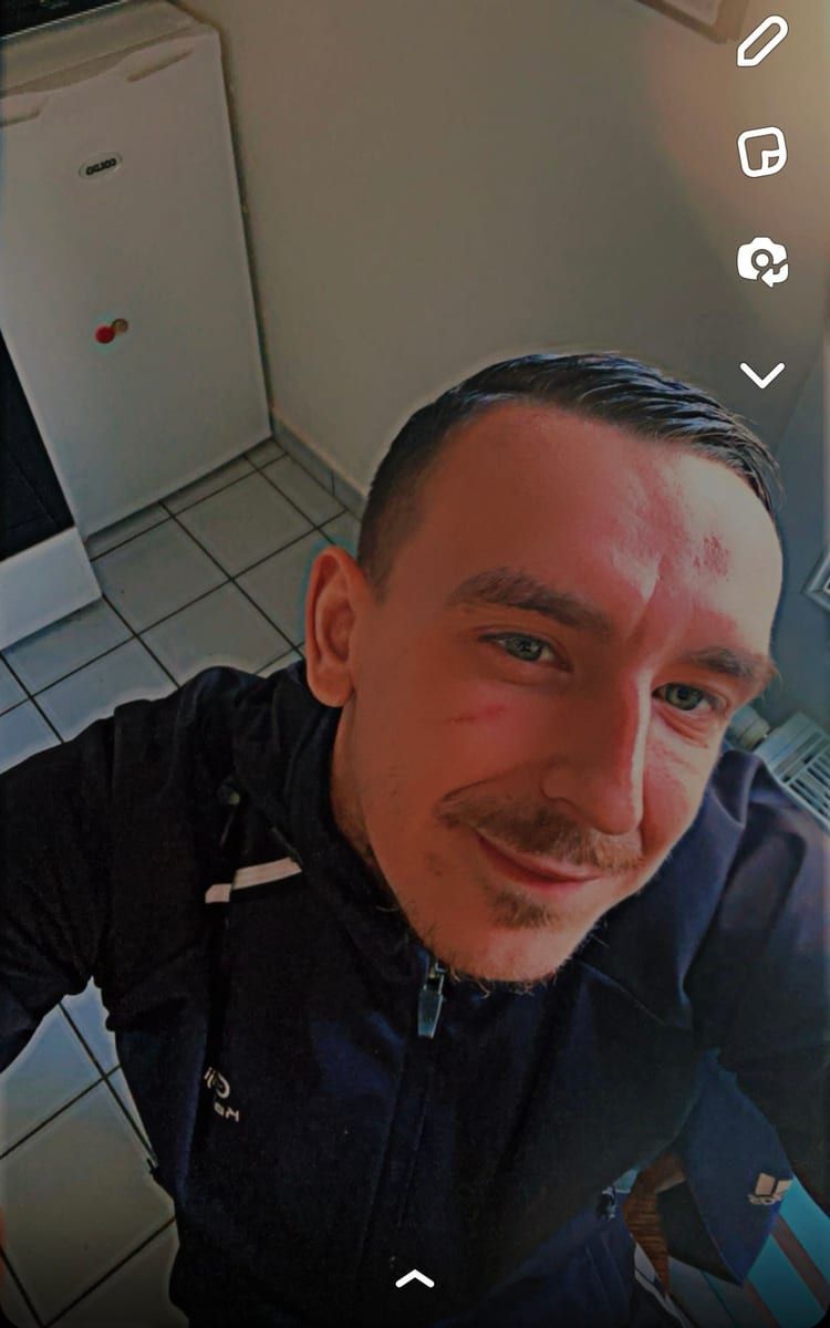 Mariano - Gay male à Zizers Profil de Mariano, 38 ans, Gay male à Zizers (Grisons)