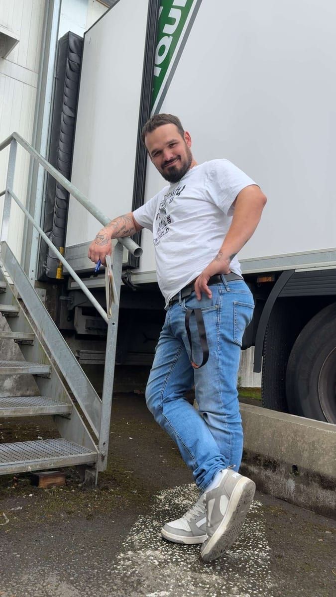 Dao - Gay male à Stierva Profil de Dao, 38 ans, Gay male à Stierva (Grisons)