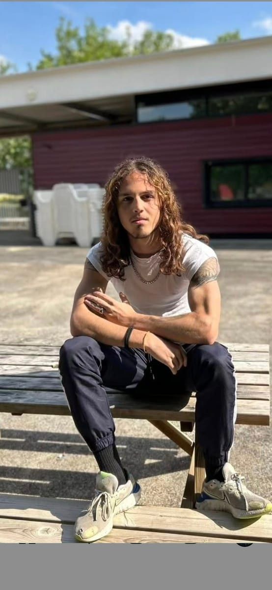 Jeannot - Gay male à Almens Profil de Jeannot, 29 ans, Gay male à Almens (Grisons)