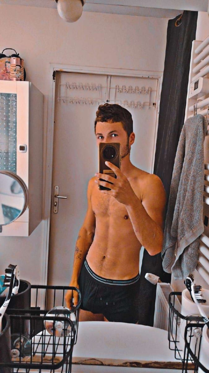 Rohann - Gay male à Mesocco Profil de Rohann, 26 ans, Gay male à Mesocco (Grisons)