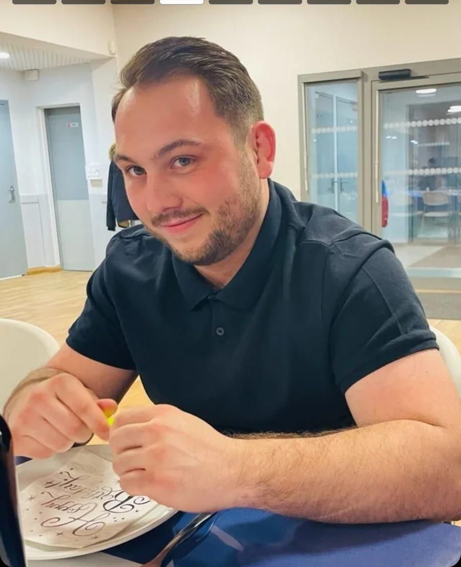Almyre - Gay male à Kaiserstuhl AG Profil de Almyre, 27 ans, Gay male à Kaiserstuhl AG (Argovie)