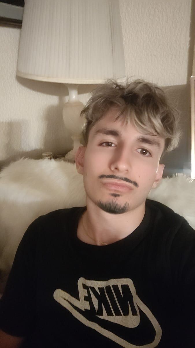 Chretien - Gay male à Sufers Profil de Chretien, 40 ans, Gay male à Sufers (Grisons)