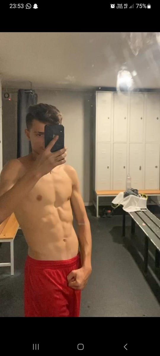 Profil de Maxo, 31 ans, Gay male à Veyrier (Genève)