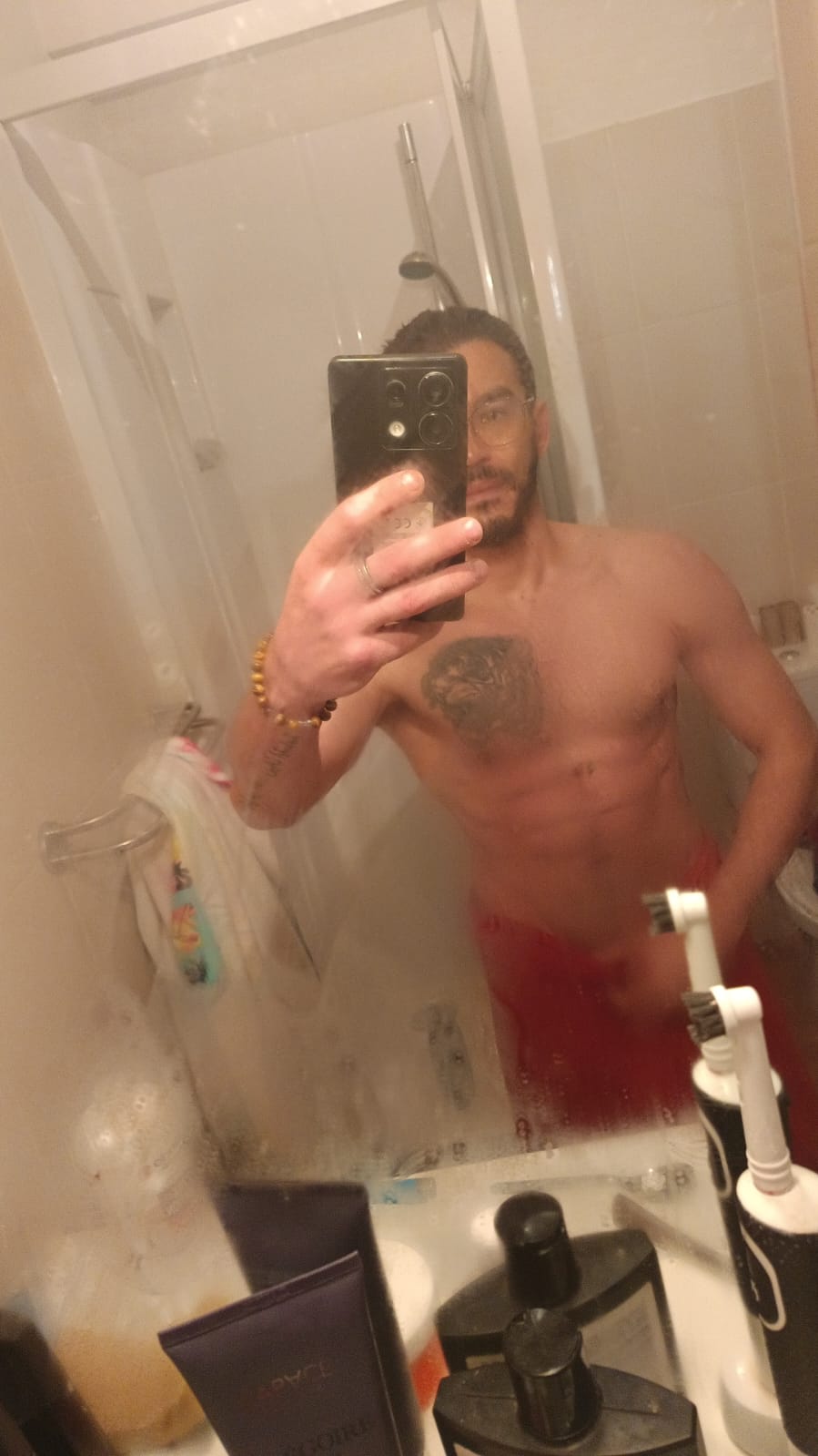 Aksil - Gay male à Zizers Profil de Aksil, 43 ans, Gay male à Zizers (Grisons)