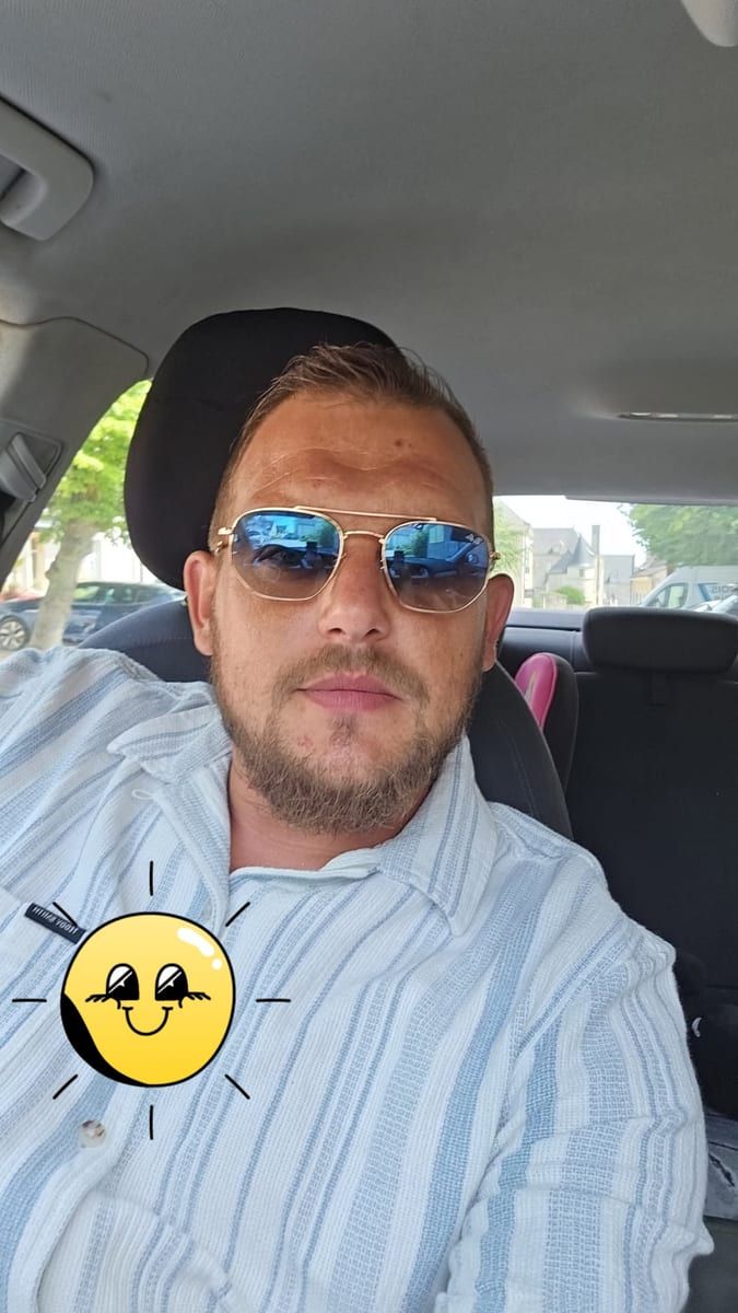 Ellyot - Gay male à Eigergletscher Profil de Ellyot, 36 ans, Gay male à Eigergletscher (Berne)