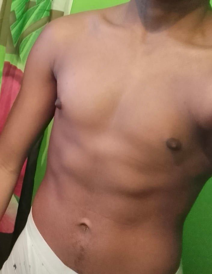 Si - Gay male à Malix Profil de Si, 27 ans, Gay male à Malix (Grisons)