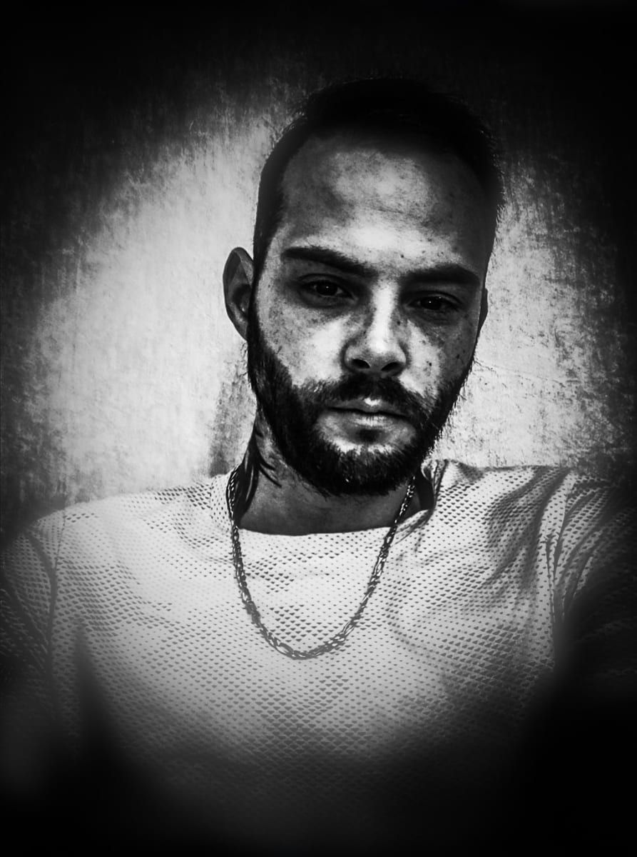 Zeineddine - Gay male à Lü Profil de Zeineddine, 32 ans, Gay male à Lü (Grisons)
