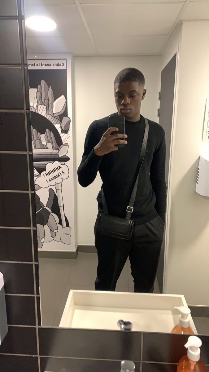 Theliau - Gay male à Sarn Profil de Theliau, 28 ans, Gay male à Sarn (Grisons)