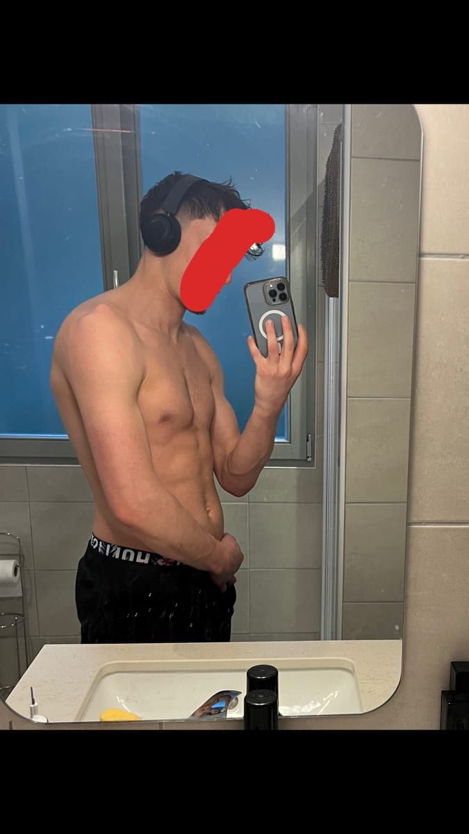 Roanne - Gay male à Champfèr Profil de Roanne, 27 ans, Gay male à Champfèr (Grisons)