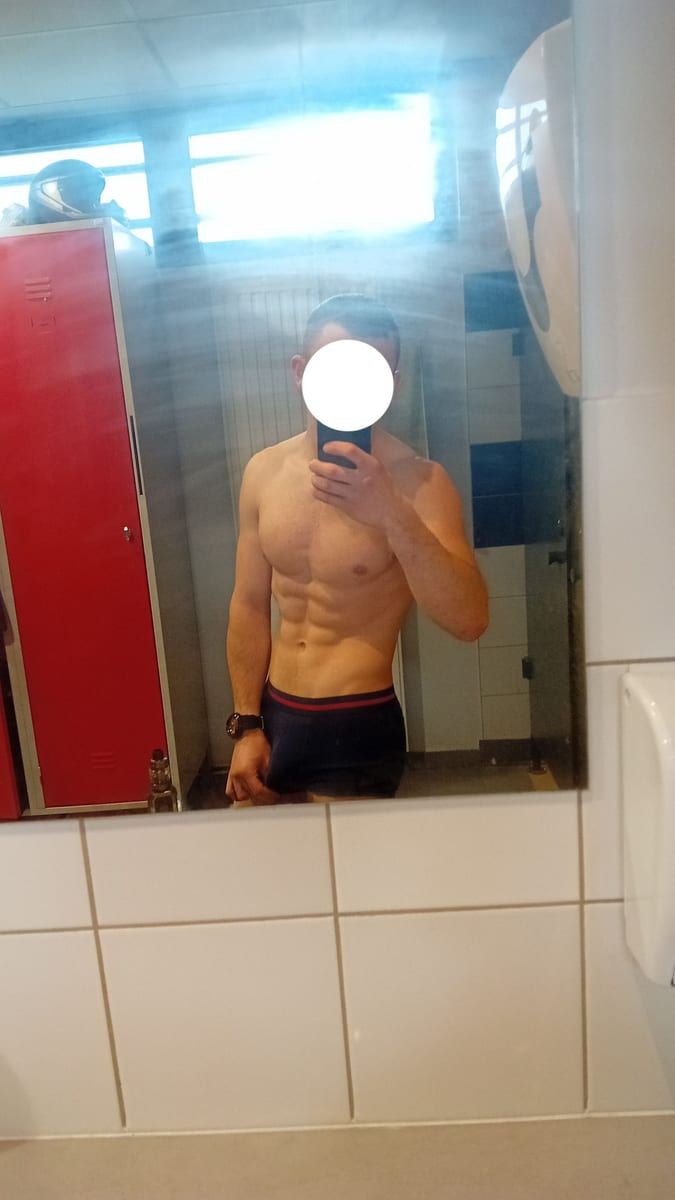 Najib - Gay male à Cumpadials Profil de Najib, 23 ans, Gay male à Cumpadials (Grisons)