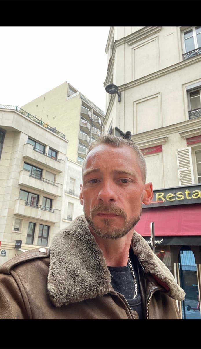 Vassili - Gay male à Cumpadials Profil de Vassili, 29 ans, Gay male à Cumpadials (Grisons)