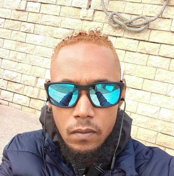 Lie - Gay male à Mesocco Profil de Lie, 28 ans, Gay male à Mesocco (Grisons)