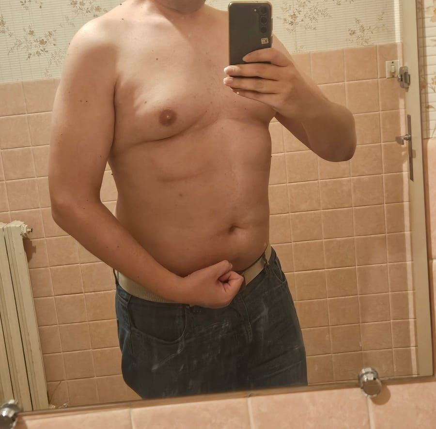 Roman - Gay male à Donat Profil de Roman, 33 ans, Gay male à Donat (Grisons)