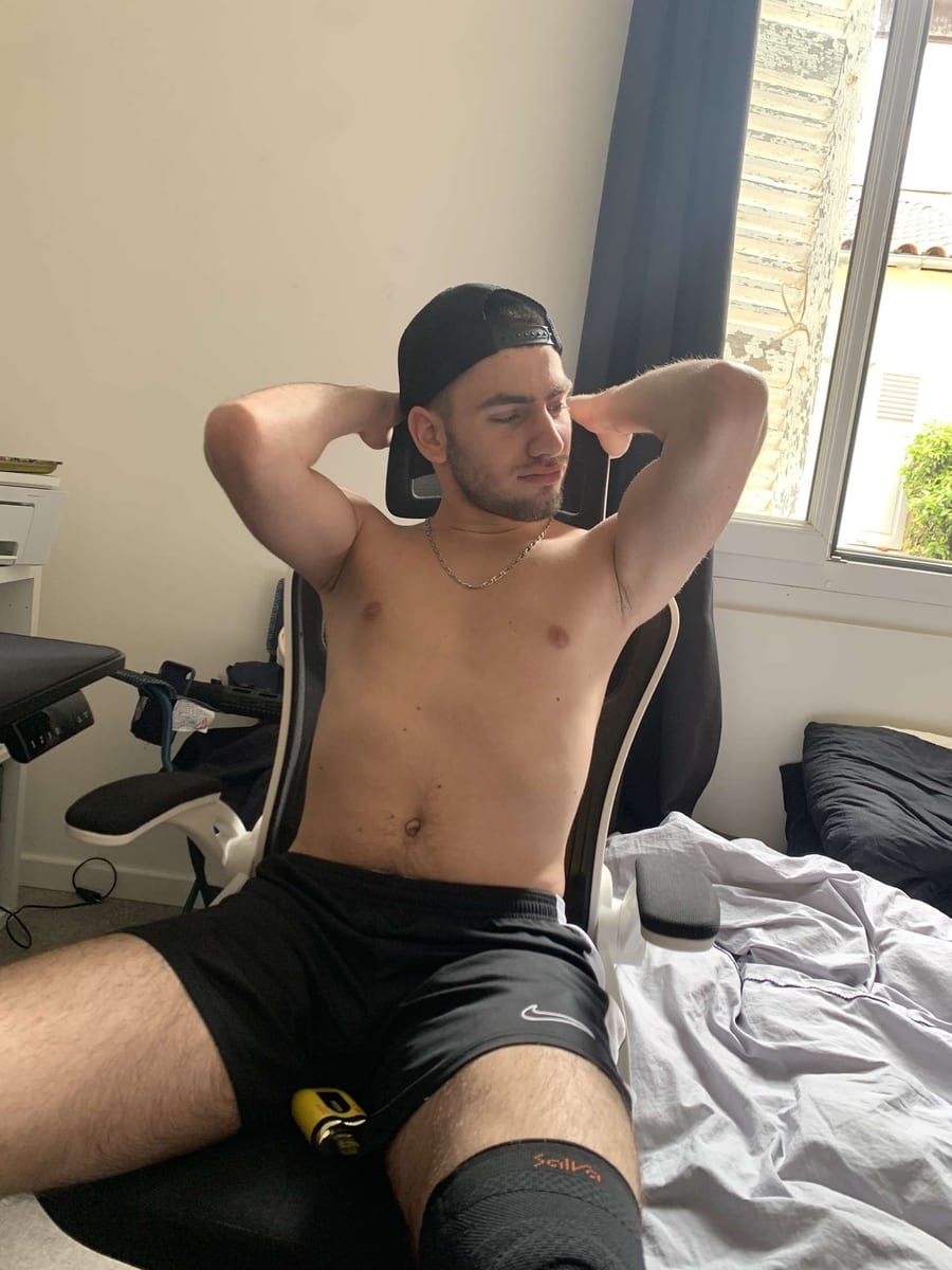 Profil de Adhémar, 22 ans, Gay male à Wirzweli (Nidwald)