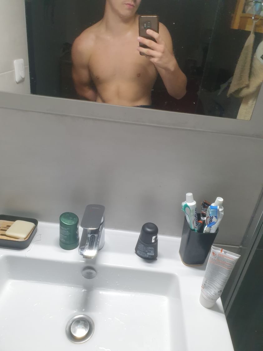 Loïck - Gay male à Zürich Profil de Loïck, 25 ans, Gay male à Zürich (Zurich)
