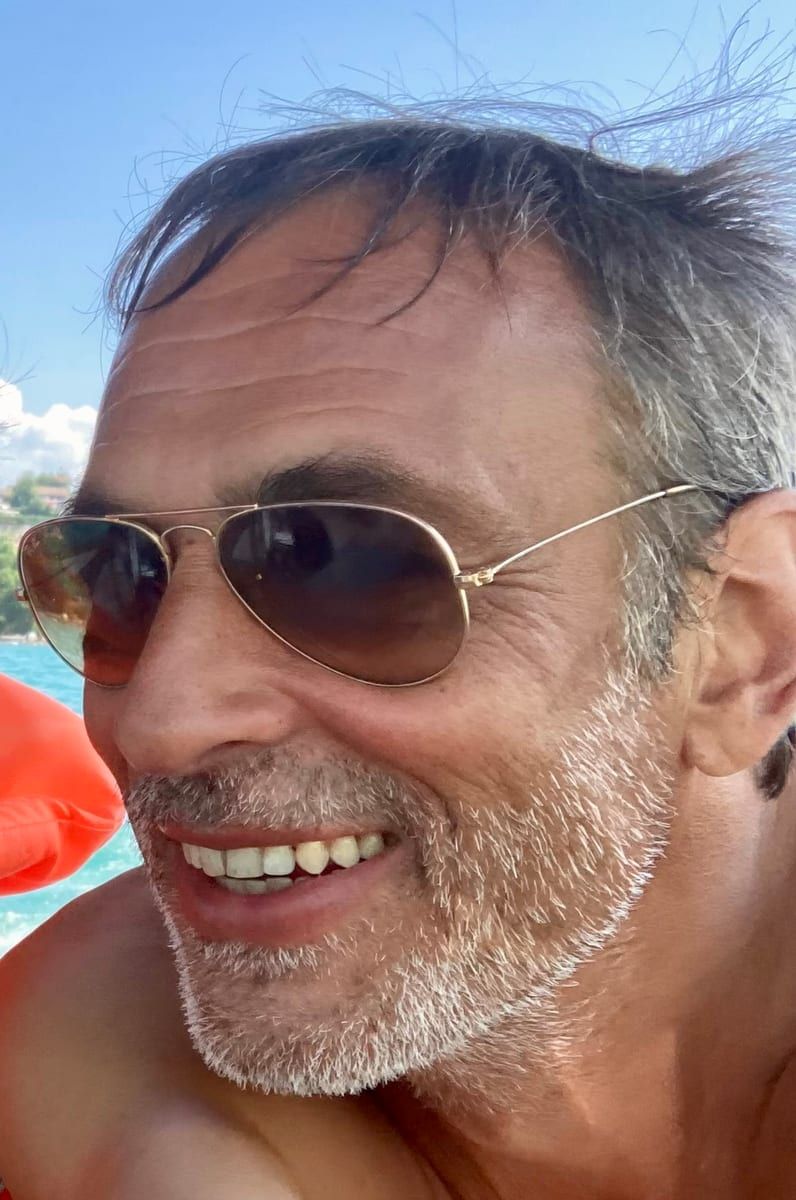 Hayan - Gay male à Perrefitte Profil de Hayan, 45 ans, Gay male à Perrefitte (Berne)