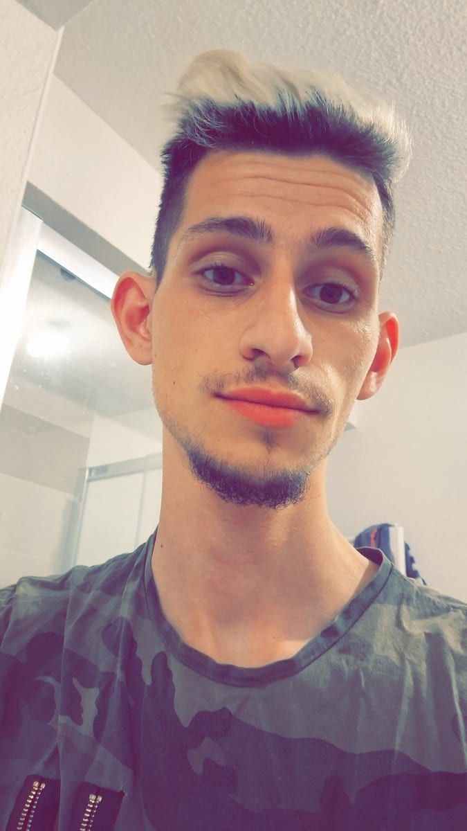 Tyann - Gay male à Puplinge Profil de Tyann, 29 ans, Gay male à Puplinge (Genève)