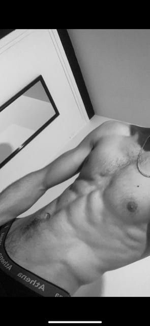 Idryss - Gay male à Bever Profil de Idryss, 22 ans, Gay male à Bever (Grisons)