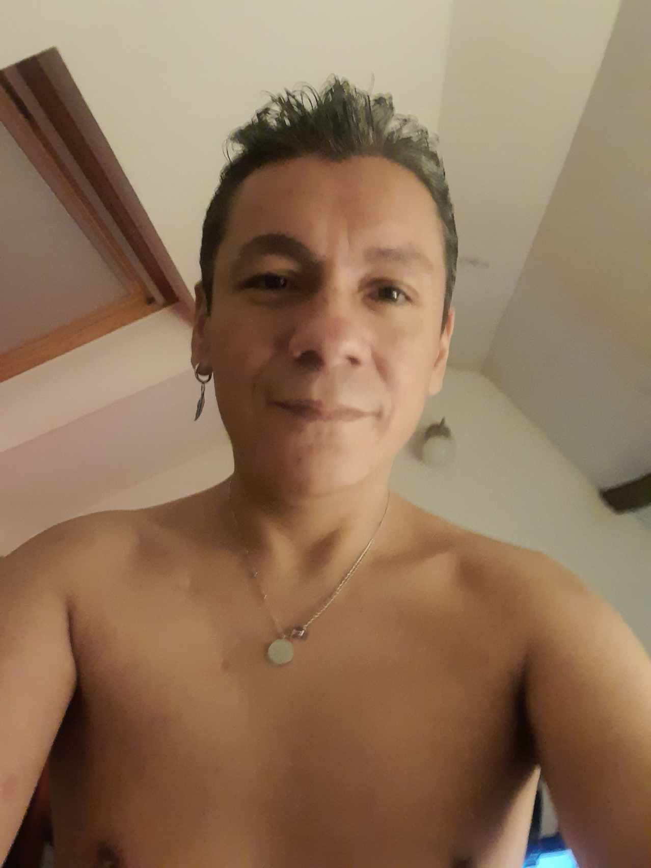 Dwight - Gay male à Ogens Profil de Dwight, 26 ans, Gay male à Ogens (Vaud)