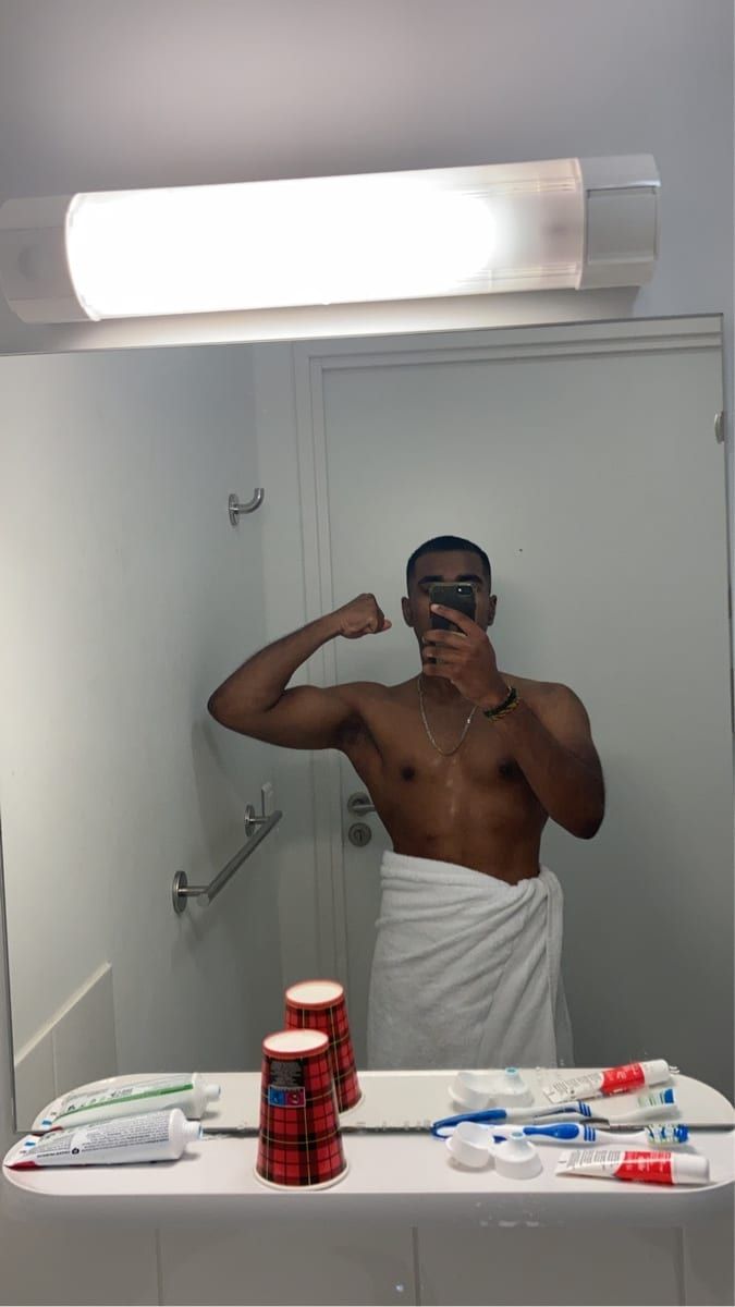 Ennio - Gay male à Ftan Profil de Ennio, 25 ans, Gay male à Ftan (Grisons)