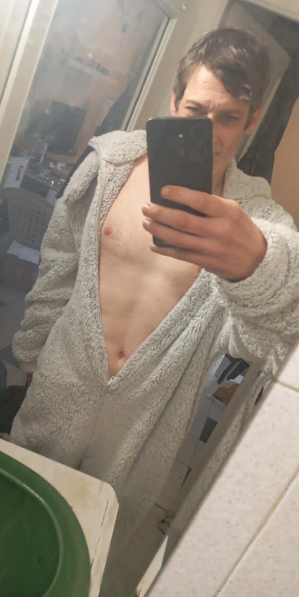 Profil de Jullian, 28 ans, Gay male à Douanne (Berne)