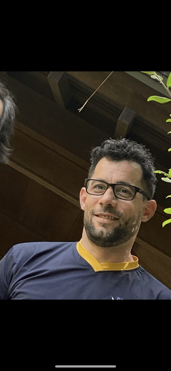 Nickson - Gay male à Aven Profil de Nickson, 38 ans, Gay male à Aven (Valais)