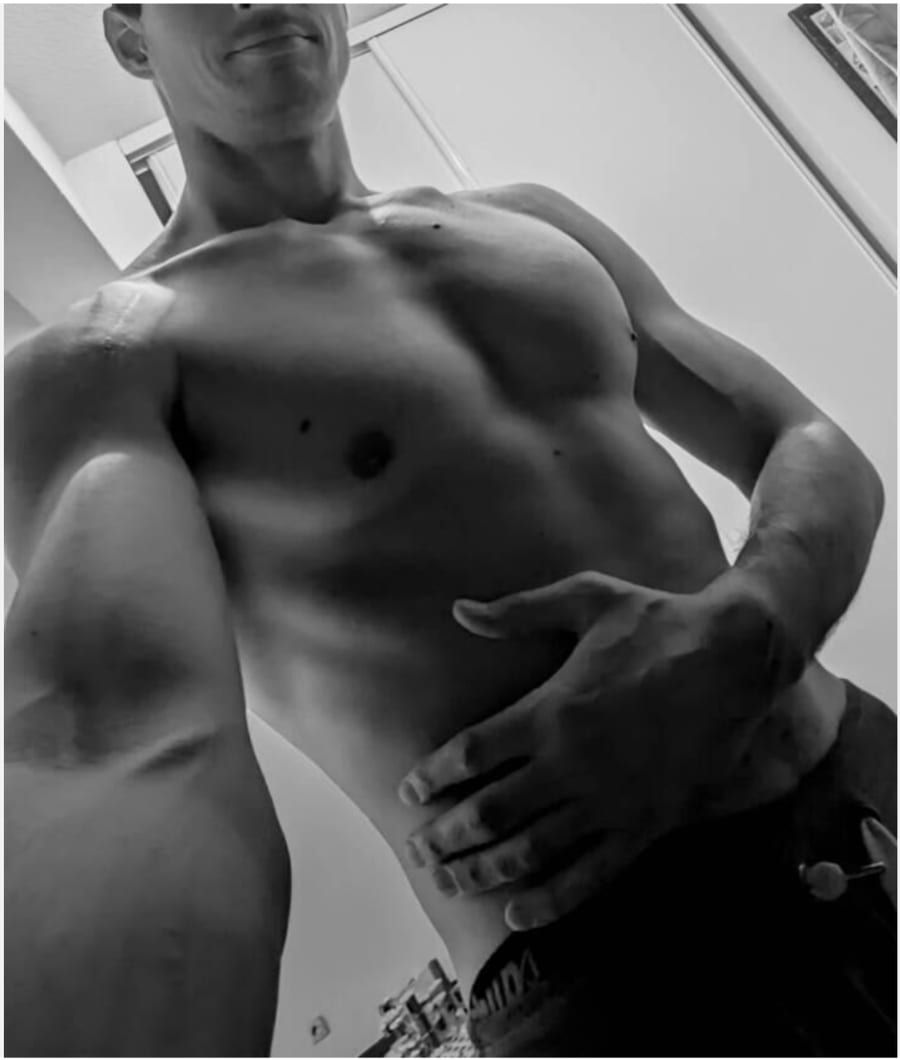 Pierre-quentin - Gay male à Sarn Profil de Pierre-quentin, 43 ans, Gay male à Sarn (Grisons)