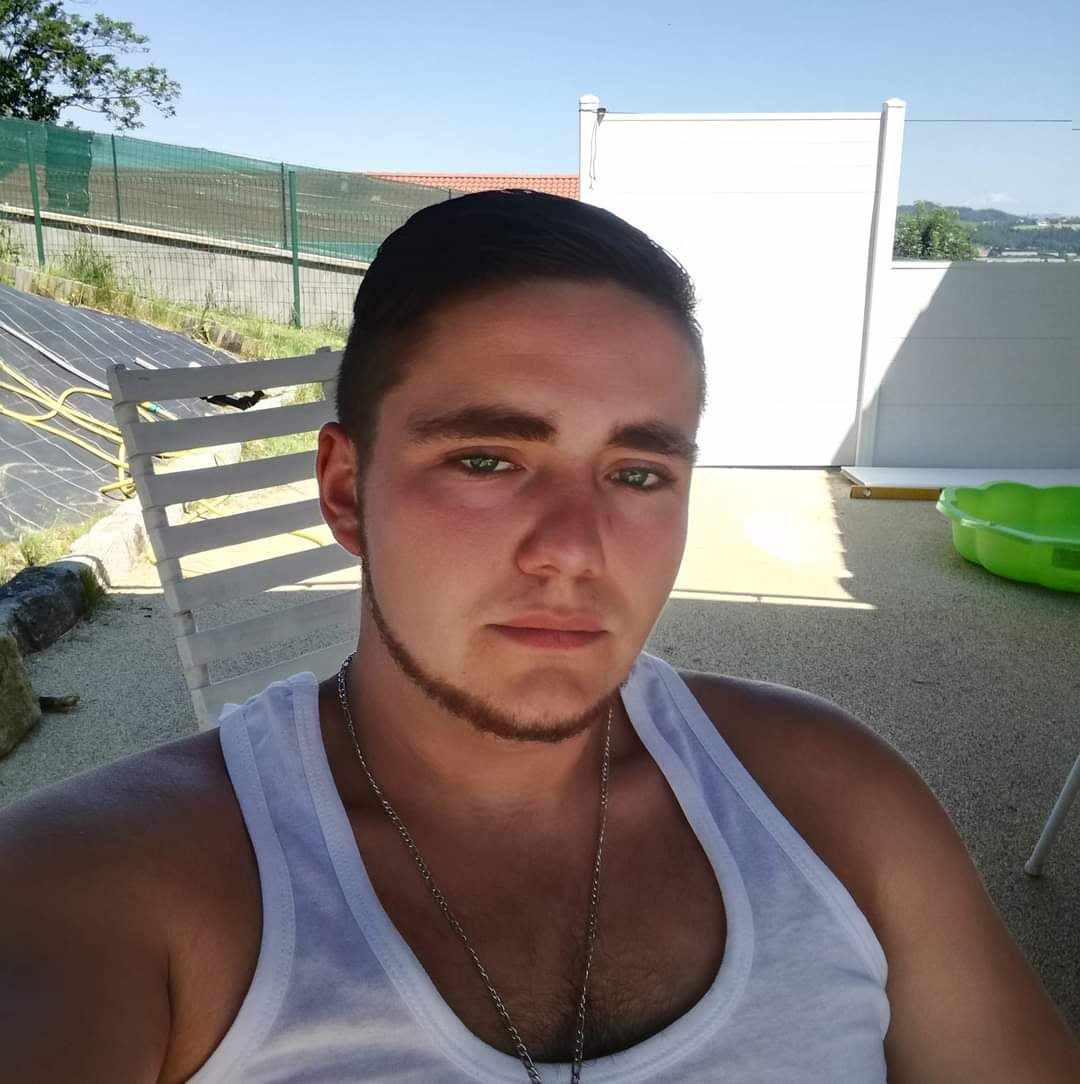 Mahir - Gay male à Zuzwil SG Profil de Mahir, 33 ans, Gay male à Zuzwil SG (Saint-Gall)