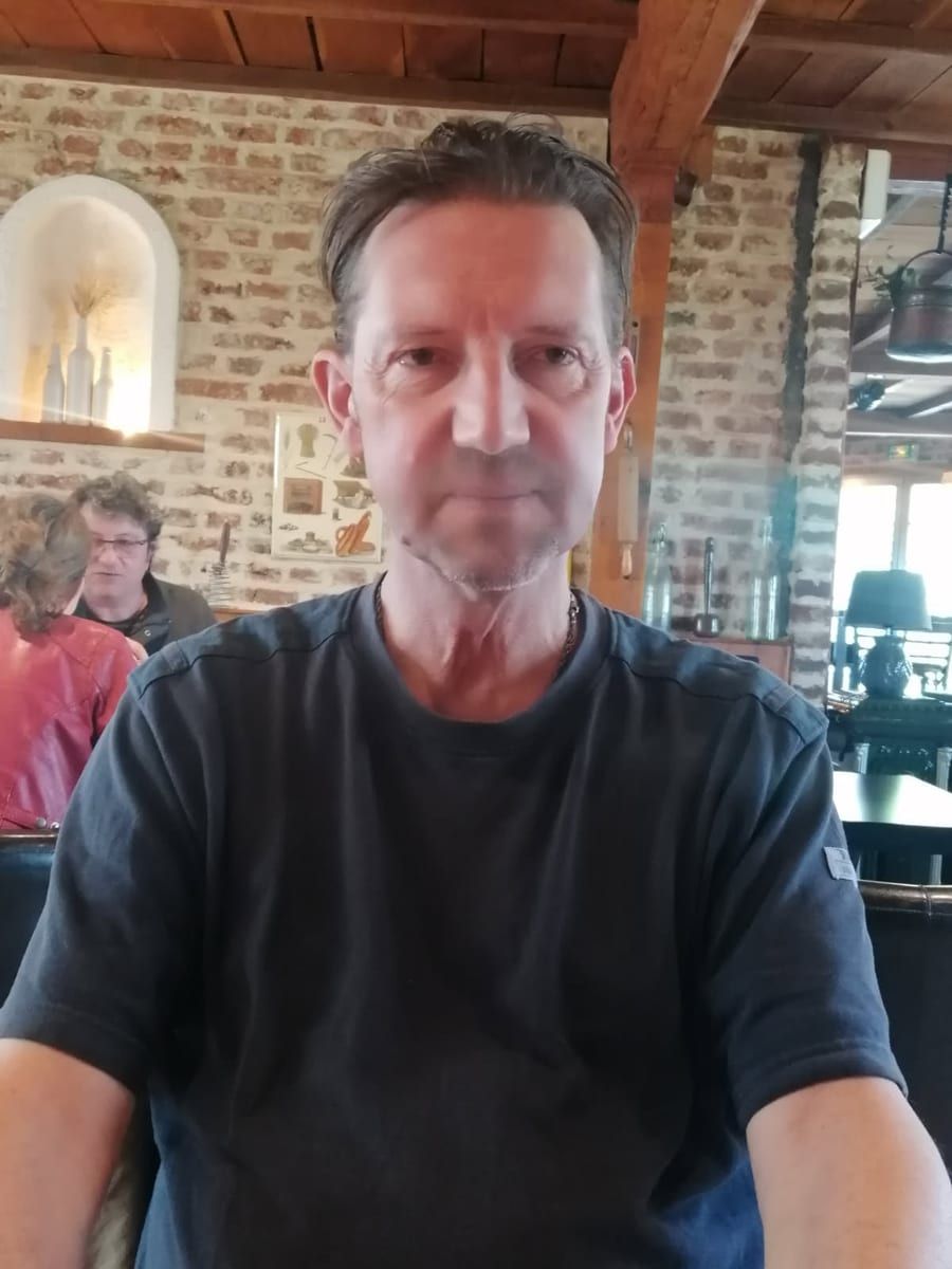 Moulaye - Gay male à Vicosoprano Profil de Moulaye, 29 ans, Gay male à Vicosoprano (Grisons)