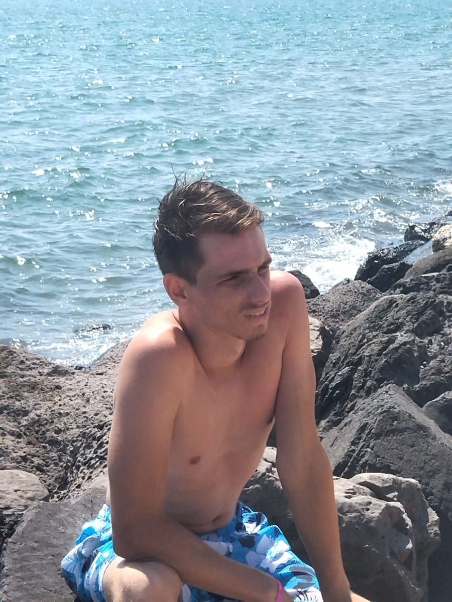 Davide - Gay male à Villariaz Profil de Davide, 34 ans, Gay male à Villariaz (Fribourg)