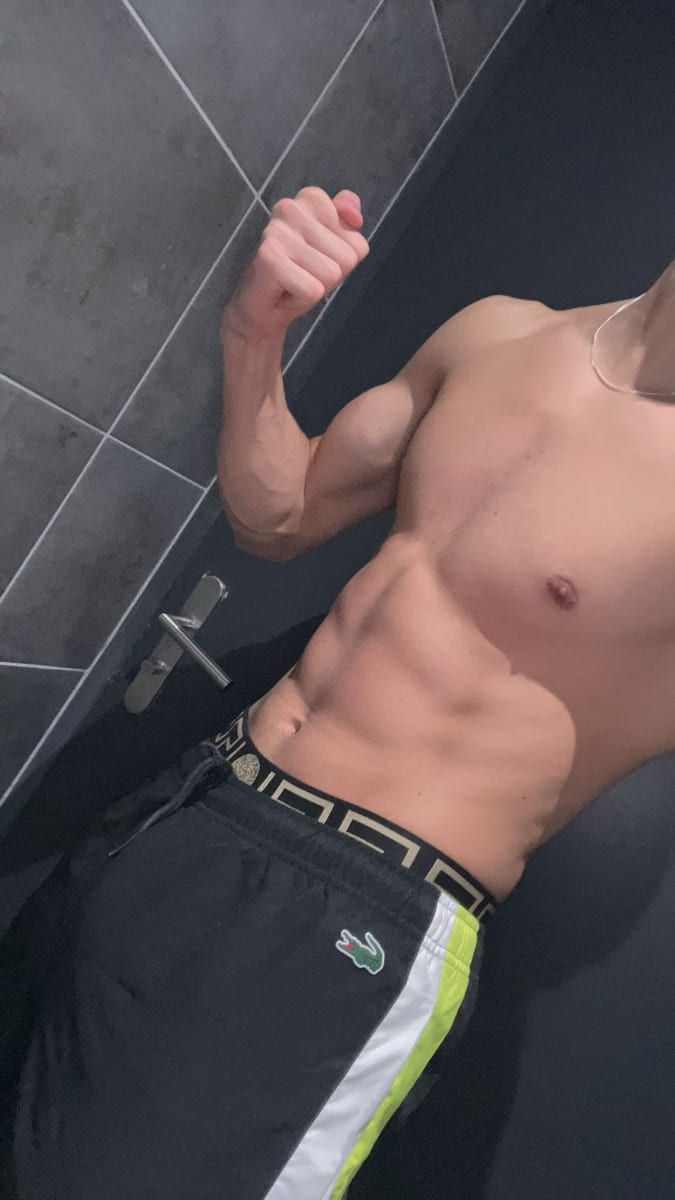 Argann - Gay male à Clugin Profil de Argann, 42 ans, Gay male à Clugin (Grisons)