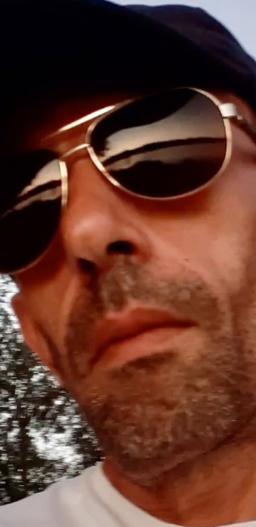 Abbes - Gay male à Augio Profil de Abbes, 37 ans, Gay male à Augio (Grisons)
