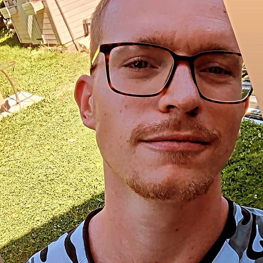 Tino - Gay male à Donat Profil de Tino, 40 ans, Gay male à Donat (Grisons)