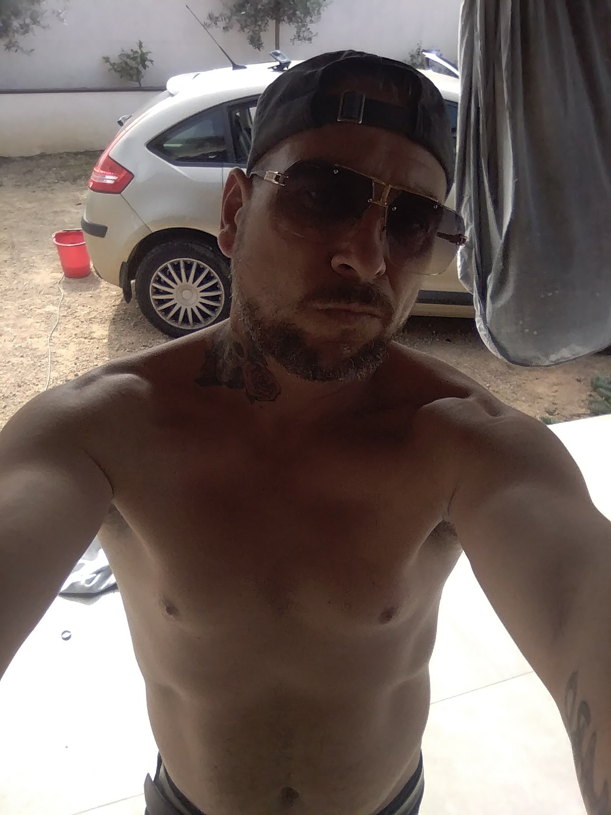 Mounib - Gay male à Präz Profil de Mounib, 32 ans, Gay male à Präz (Grisons)