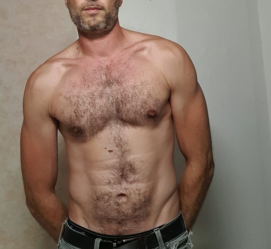 Aadel - Gay male à Malix Profil de Aadel, 37 ans, Gay male à Malix (Grisons)