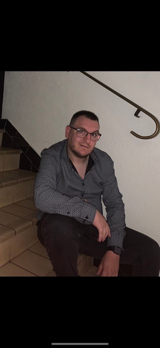 Tai - Gay male à Sedrun Profil de Tai, 28 ans, Gay male à Sedrun (Grisons)