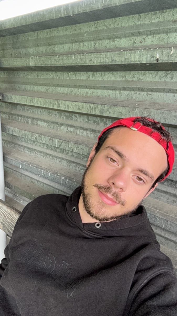 Brent - Gay male à Schattenhalb Profil de Brent, 31 ans, Gay male à Schattenhalb (Berne)