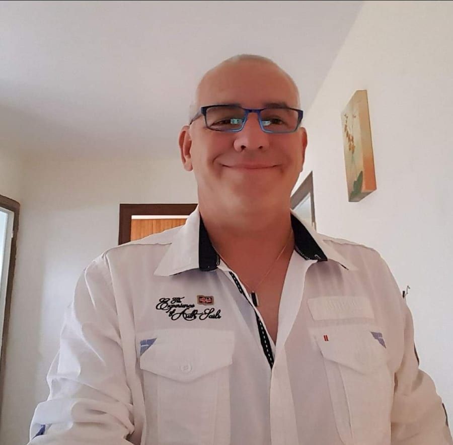 Cosma - Gay male à Cuarnens Profil de Cosma, 37 ans, Gay male à Cuarnens (Vaud)