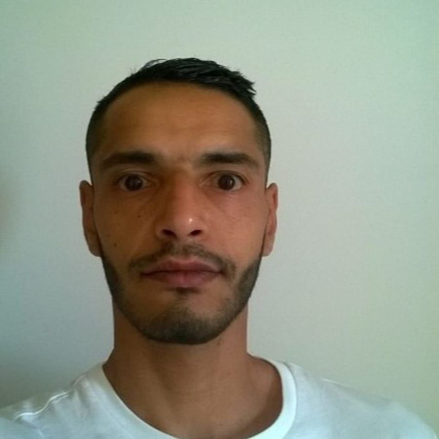 Rémi - Gay male à Clugin Profil de Rémi, 40 ans, Gay male à Clugin (Grisons)