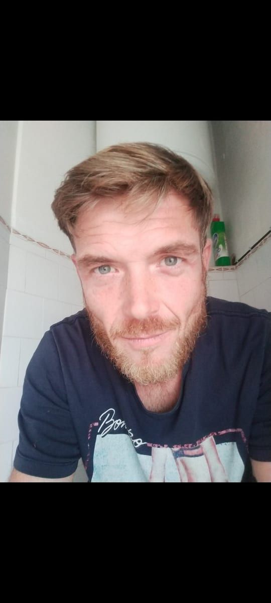 Vural - Gay male à Andiast Profil de Vural, 43 ans, Gay male à Andiast (Grisons)