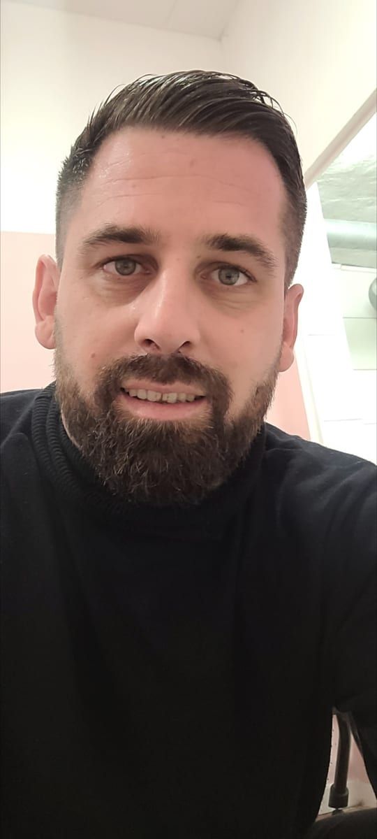 Lasana - Gay male à Mastrils Profil de Lasana, 44 ans, Gay male à Mastrils (Grisons)