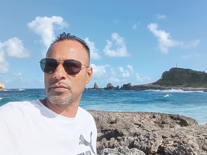 Azar - Gay male à Bondo Profil de Azar, 30 ans, Gay male à Bondo (Grisons)