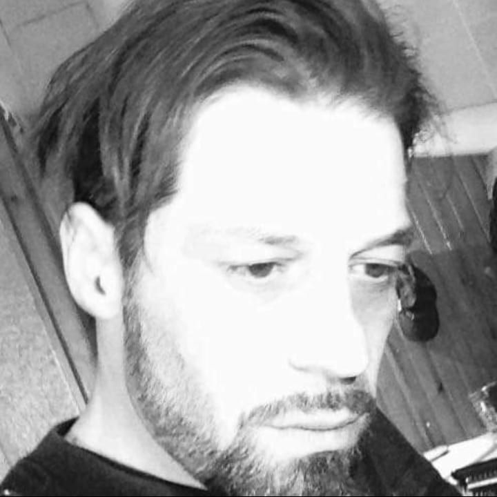 Emirhan - Gay male à Pitasch Profil de Emirhan, 36 ans, Gay male à Pitasch (Grisons)
