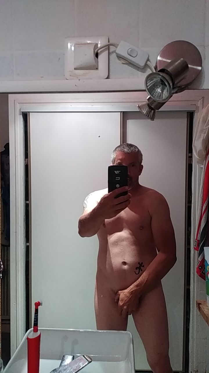 Aro - Gay male à Bever Profil de Aro, 23 ans, Gay male à Bever (Grisons)