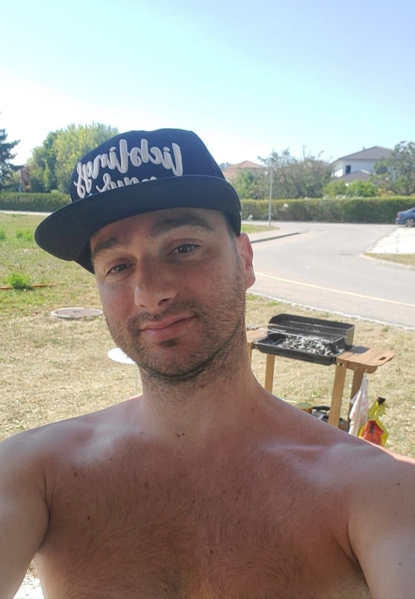 Kelvin - Gay male à Tschierv Profil de Kelvin, 41 ans, Gay male à Tschierv (Grisons)