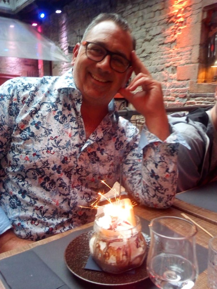 Nassin - Gay male à Bollodingen Profil de Nassin, 40 ans, Gay male à Bollodingen (Berne)