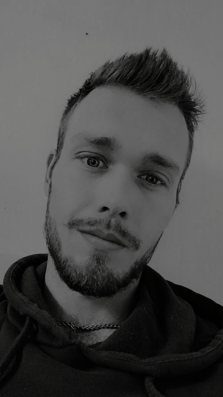 Kelifa - Gay male à Zuzwil SG Profil de Kelifa, 24 ans, Gay male à Zuzwil SG (Saint-Gall)