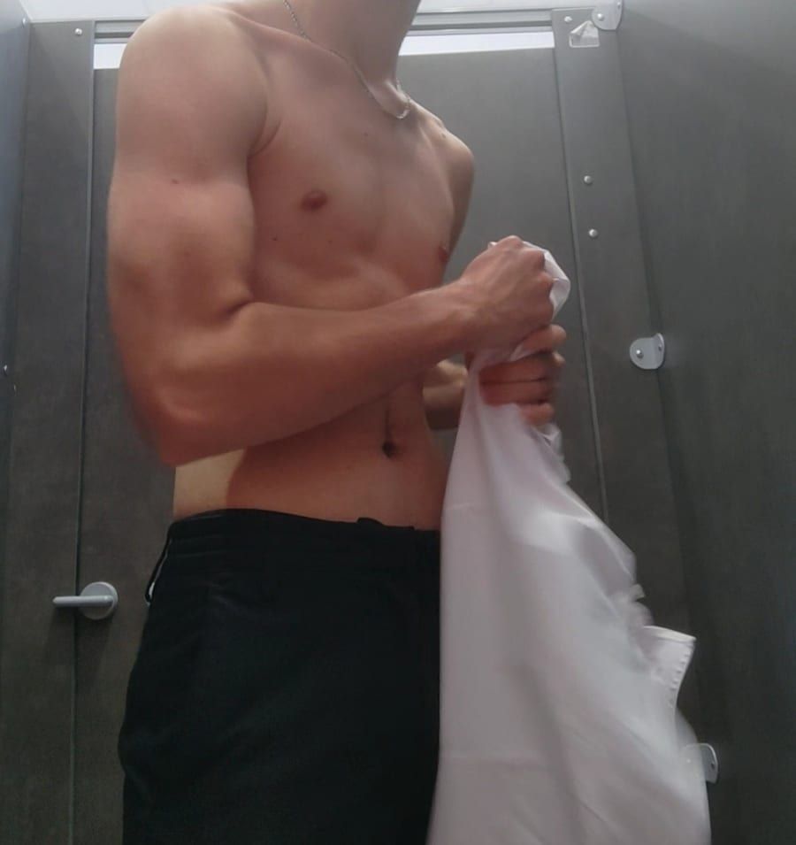 Levis - Gay male à Mastrils Profil de Levis, 22 ans, Gay male à Mastrils (Grisons)