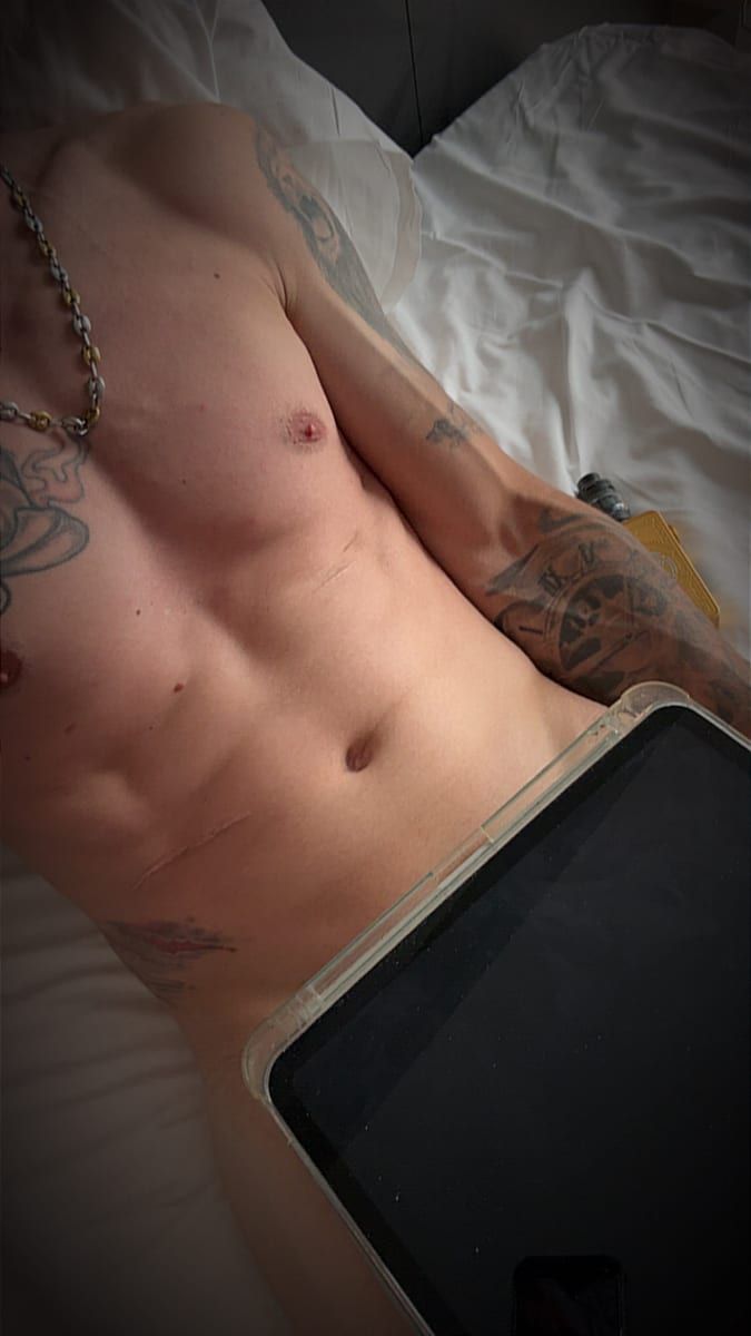 Mohsin - Gay male à Perrefitte Profil de Mohsin, 22 ans, Gay male à Perrefitte (Berne)