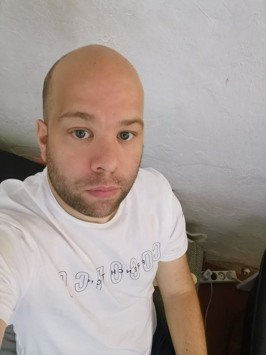 Fayz - Gay male à Igis Profil de Fayz, 22 ans, Gay male à Igis (Grisons)